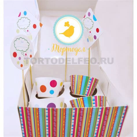 Коробка на 4 кекса 23 февраля 16*16*10 с пластиковой крышкой камуфляж